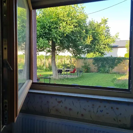 Thea Arts Ljubljana Ostanak kod kuće